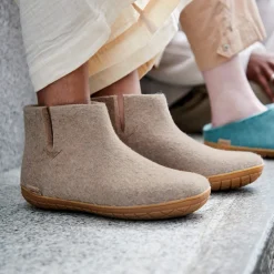 Boot with natural rubber sole - honey - Sand