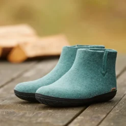 Boot with natural rubber sole - black - North Sea