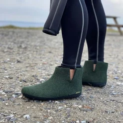 Boot with natural rubber sole - black - Forest