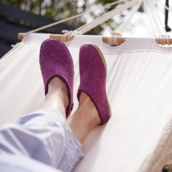 Shoe with leather sole - Cranberry