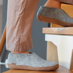 Shoe with leather sole - Grey
