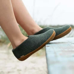 Shoe with natural rubber sole - honey - Forest