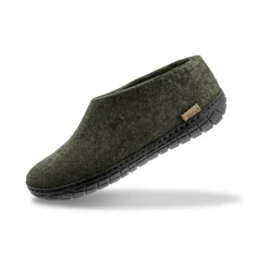 Shoe with natural rubber sole - black - Forest