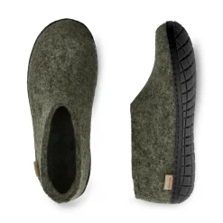 Shoe with natural rubber sole - black - Forest