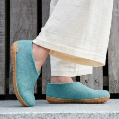 Shoe with natural rubber sole - honey - North Sea