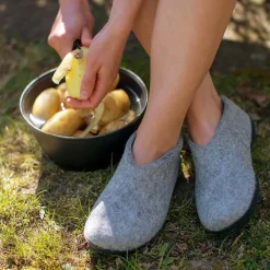 Shoe with natural rubber sole - black - Grey