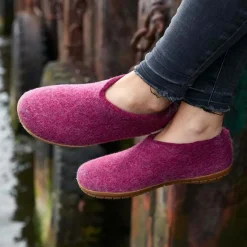 Shoe with natural rubber sole - honey - Cranberry