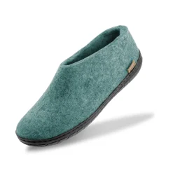 Shoe with natural rubber sole - black - North Sea
