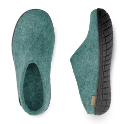Slip-on with natural rubber sole - black - North Sea