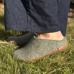 Slip-on with natural rubber sole - honey - Moss