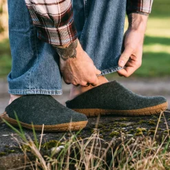 Slip-on with natural rubber sole - honey - Forest