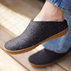 Slip-on with natural rubber sole - honey - Charcoal