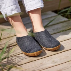 Slip-on with natural rubber sole - honey - Charcoal