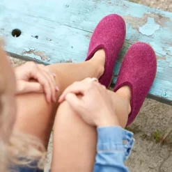 Slip-on with natural rubber sole - honey - Cranberry