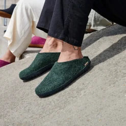 Slip-on with natural rubber sole - black - Forest