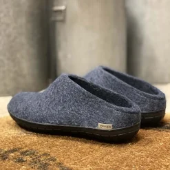 Slip-on with natural rubber sole - black - Denim
