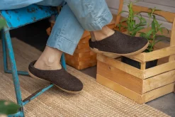 Slip-on with natural rubber sole - honey - Chestnut