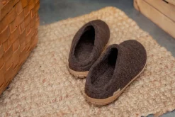 Slip-on with natural rubber sole - honey - Chestnut