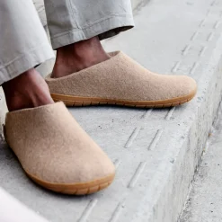 Slip-on with natural rubber sole - honey - Sand